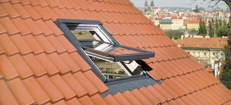 Fakro Centre Pivot, Pine, Double Glazed Roof Window (FTS-V U2)